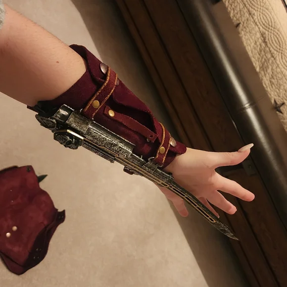 Assassin's Creed Leather Bracers With Toy Prop Hidden Blade Attachments